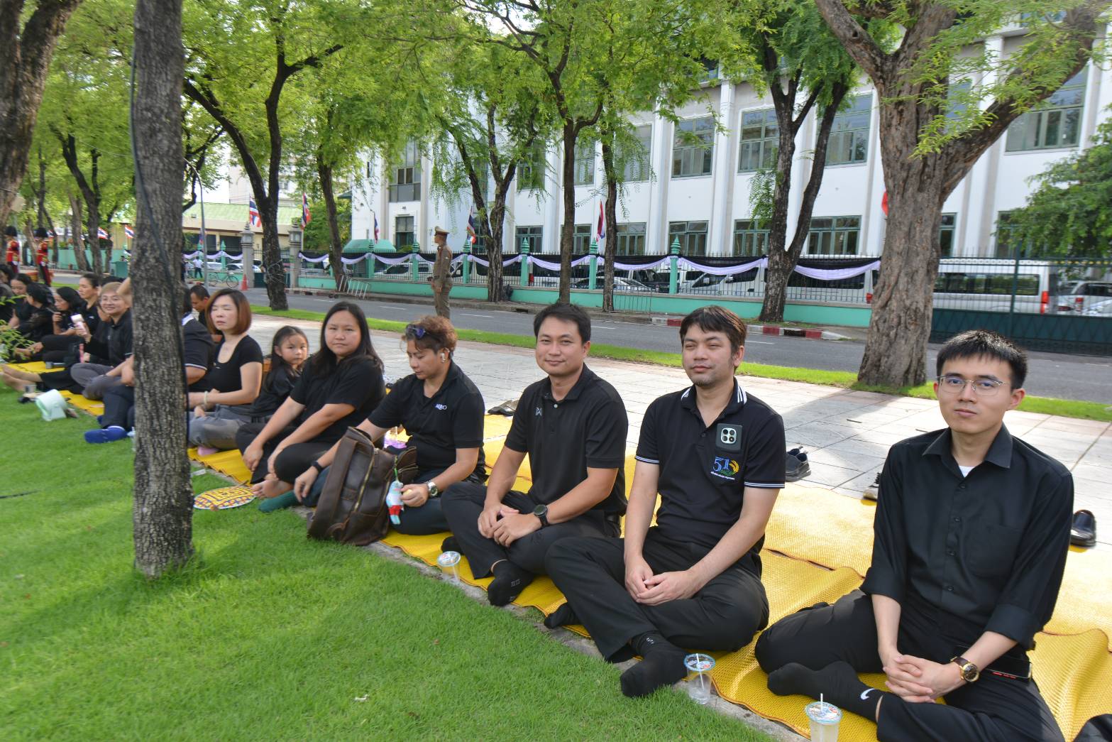 title - ส.ป.ก. ร่วมเข้าเฝ้าฯ และน้อมส่งเสด็จในการเคลื่อนขบวนอัญเชิญพระศพ สมเด็จพระเจ้าลูกเธอเจ้าฟ้าพัชรกิติยาภา นเรนทิราเทพยวดี กรมหลวงราชสาริณีสิริพัชร มหาวัชรราชธิดา สู่พระบรมมหาราชวัง